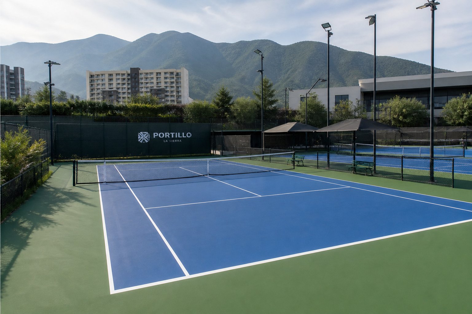 Repintado de cancha de tenis en colegio de Monterrey PLAYKO